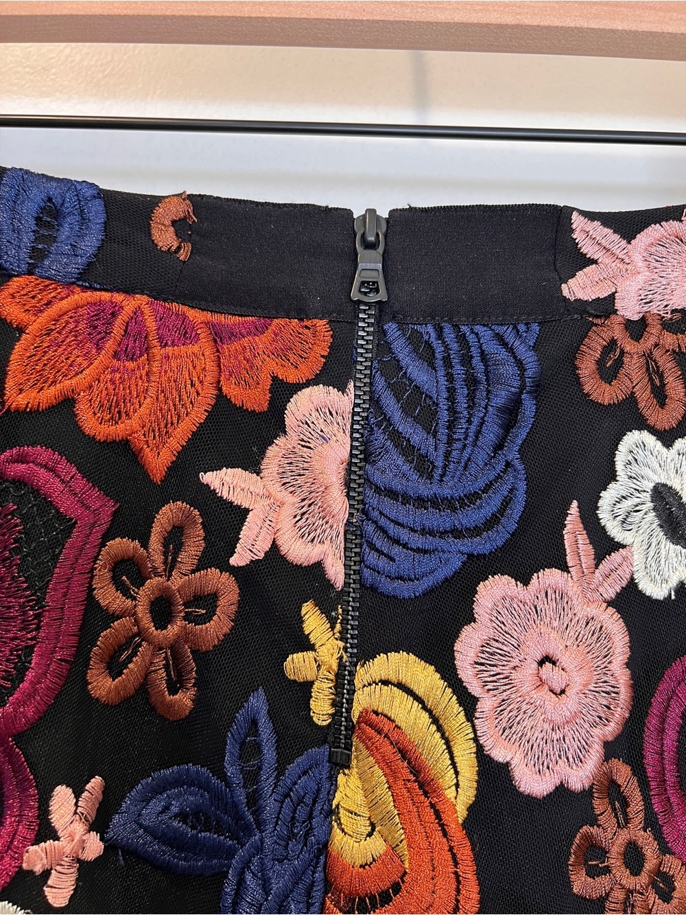 Alice + Olivia Floral Embroidered Wide Leg Pants - Picture 5 of 13